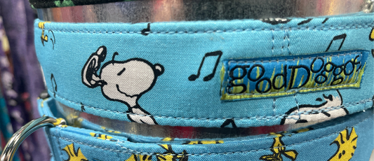 Snoopy on blue collar